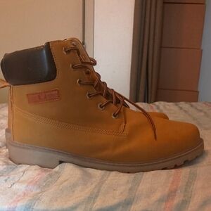 Timberland Tan Boots with High-Top Design and Durable Leather